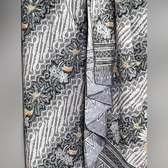 NWOT Cynthia Toung Gray flora skirt or sarong size medium - Picture 3 of 9